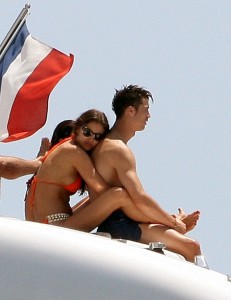 dovolenka-jachta-par-bikiny-sexi--irina-shayk-cristiano-ronaldo.jpg