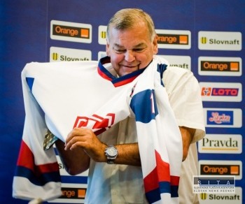 vladimir-vjtek-st-v-slovenskom-drese.jpg