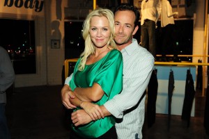 par-dvojica-beverly-hills-kelly-dylan-jennie-garth-luke-perry.jpg